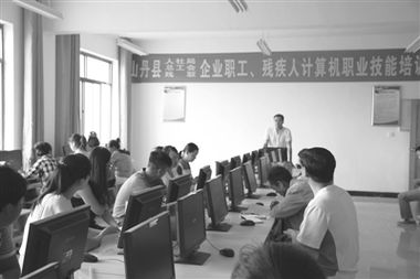 山丹總工會精準(zhǔn)賦能 開展計(jì)算機(jī)技術(shù)培訓(xùn)，助力職工與農(nóng)民工技能提升